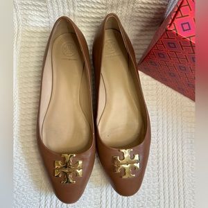 *Authentic* Tory Burch nude  flats with large logo buckle - Size 10